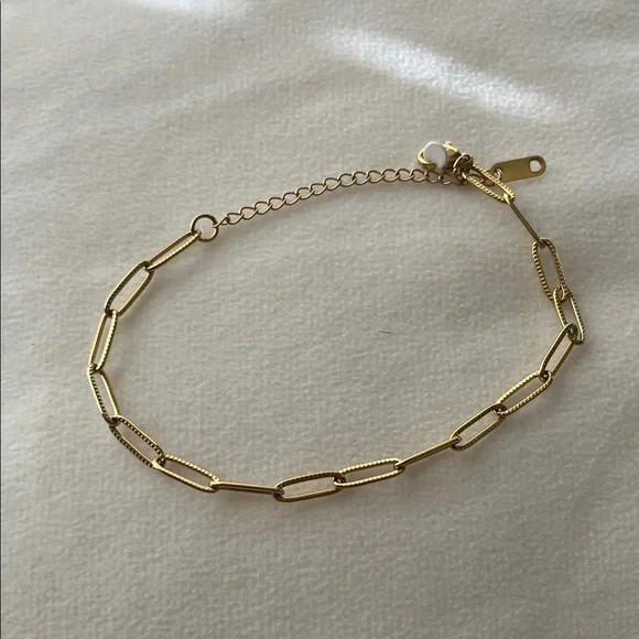 Elegant fashionGold Chain Paperclip Bracelet NWOT - Picture 1 of 2